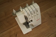 Bernina Overlock 700D NEU OVP Nähmaschine Differenzialtransport Messerantrieb 