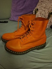 Dr. Martens Pascal Virginialeder UK 7 EU 41 Orange NEU 