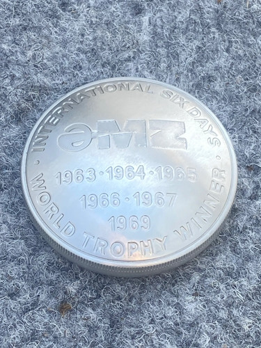 Tankdeckel six days world - days,