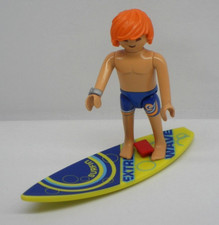 Surfer mit Surfbrett ++ Summer