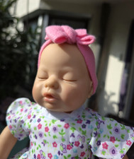 Lissi Bätz Puppe hell 33 cm Babypuppe LB 25 schlafend mit Kleidchen 04, Doll