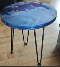 Beistelltisch aus Epoxiharz Rund Und METALLBEINEN