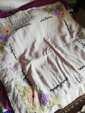 Tischdecke,110 x 110 Beige, Leinen? Baumwolle? Aus Omas Schrank, Bestickt 