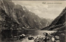 Ak Gudvangen Norwegen, Berglandschaft, Fjord, Boot, Schwarz-Weiß-Foto - 4869800