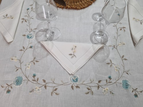 Bestickte tischdecke aus - bestickte,