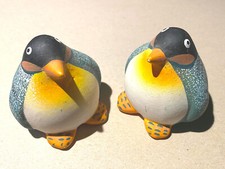 2 Pinguine aus Steinzeug (Fensterbank Deko, 6 cm hoch)