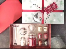 Yankee Candle Geschenkbox Weihnachtsbox 11-teiliges Set Duftkerzen, Halter etc.