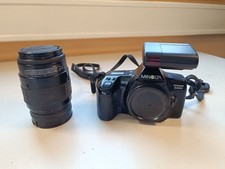 Minolta Dynax 3000i mit Sigma Zoom Alpha 1:35-4.5 f=35-135mm + Blitz