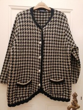 Hochwertige warme Strickjacke