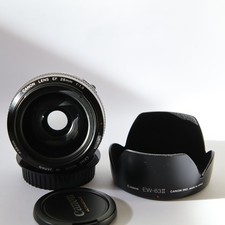 Canon EF 28 mm F/1.8 USM Objektiv + EW-63II  - wie neu / near mint
