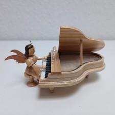 Kurzrockengel am Flügel, Original Holzkunst von BLANK aus Grünhainichen