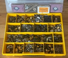 Originale Uniformknöpfe aus dem 1. und 2. Weltkrieg geschätzt1000 Stk