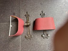 Vintage Zwei Wandlampen Aus Schwerem Metall Mit Rosa Lampenschirm