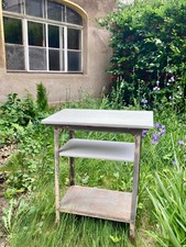 alter Instrumententisch, Ablagetisch, Metalltisch aus der Medizin