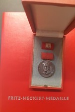 Alte DDR Medaille mit Urkunde