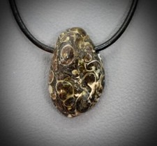 TURITELLA ACHAT +FREEFORM+ EDELSTEIN-ANHÄNGER TROMMELSTEIN-gebohrt+Lederband #T5