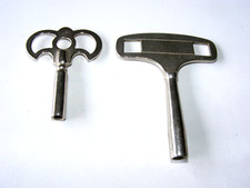 Vierkantschlüssel Verziert Historismus Vintage Uhren  + sachlich Art Deko ? alt