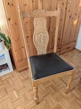 Antiker Stuhl mit Schnitzerei