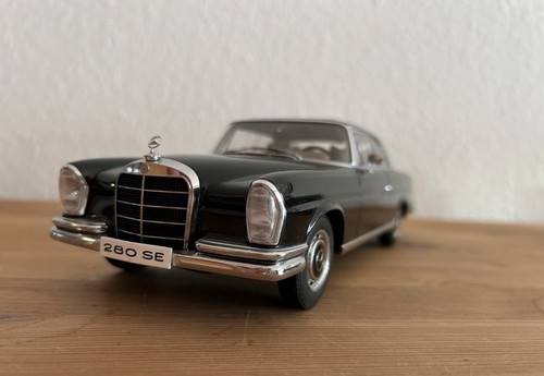 Modellauto mercedes - modellauto, (1:18)