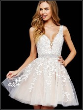 Kurz Perlen Spitze Brautkleid