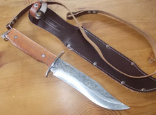 Jagdmesser mit Fangriemen und