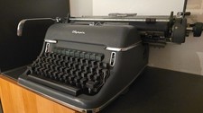 Olympia Schreibmaschine (mechanisch) - optisch ansprechender Zustand  siehe Bild