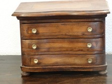 Antike Modellkommode Miniatur