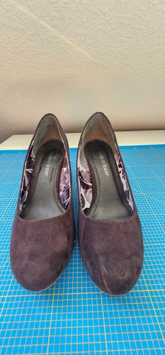 Schwarze pumps mit leichtem - schwarze,