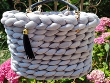 Handtasche / Grobstricktasche - Grau mit Wildleder-Quaste