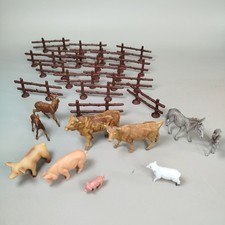 DDR Tierfiguren Set von 10 Bauernhoftieren mit Zaunelementen