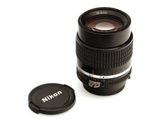 Nikon Teleobjektiv Nikkor 2.5 / 105 mm MF für Nikon F Mount AIS