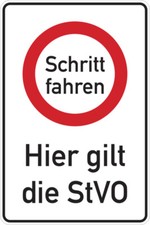 Hinweisschild Schritt