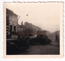 Foto Soldaten im Auto zerstörte Gebäude in Stefansti Rumänien Balkanfeldzug (A33