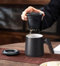 Teetasse mit Sieb und Deckel