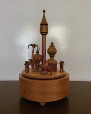 Alte DDR Spieluhr Morgenland Kamele defekt Holz aufziehen BITTE LESEN !