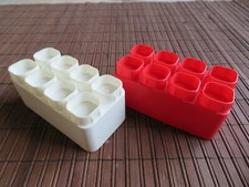 2 alte Joghurtbecher "Steckbausteine" aus den 90er Jahren in weiß und rot