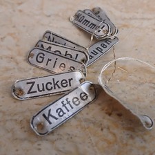 11 antike kleine Metall Schilder Mehl Gries Mandeln Kaffee Zucker etc ~1900 B433