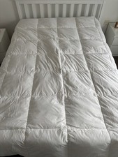 Gänsedaunen und Federn