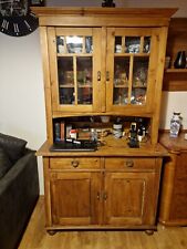 Zauberhafte Küchenbuffet mit Glas aufsatz und dazu Kommode aus Massivholz