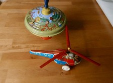 Taxi Hubschrauber Blech Air Taxi 570 zum aufziehen & 1 x Biene Maya Kreisel