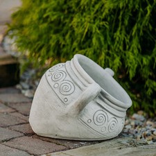 Steinfigur Amphore mit Relief