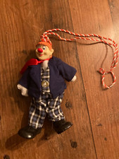 alter Karnevalsorden Tünnes Figur  Porzellan ? und Stoff zum Umhängen Höhe 17cm