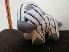 Stofftier "Zebra", Gesamthöhe ca. 13 cm, Länge ca. 24 cm mit Schwanz