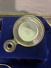 Schönes altes Teesieb WMF STRAUSS G weißes Porzellan Versilbert?