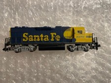 Kato N GP38 -2  Santa Fe