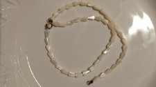 alte Halskette,weiße Glieder