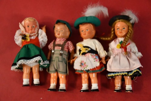Puppen mit uhrwerk - ,