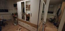 Kleiderschrank mit 4 Türen (davon 2 Spiegeltüren) und 8 Schubkästen 