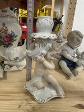 Engel mit Kerzenhalter