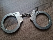 Handschellen / Handfesseln /